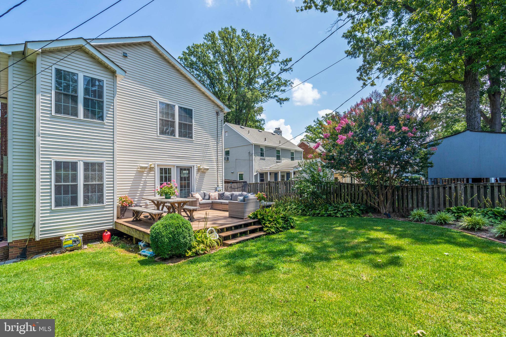 DYES OAKCREST - Residential