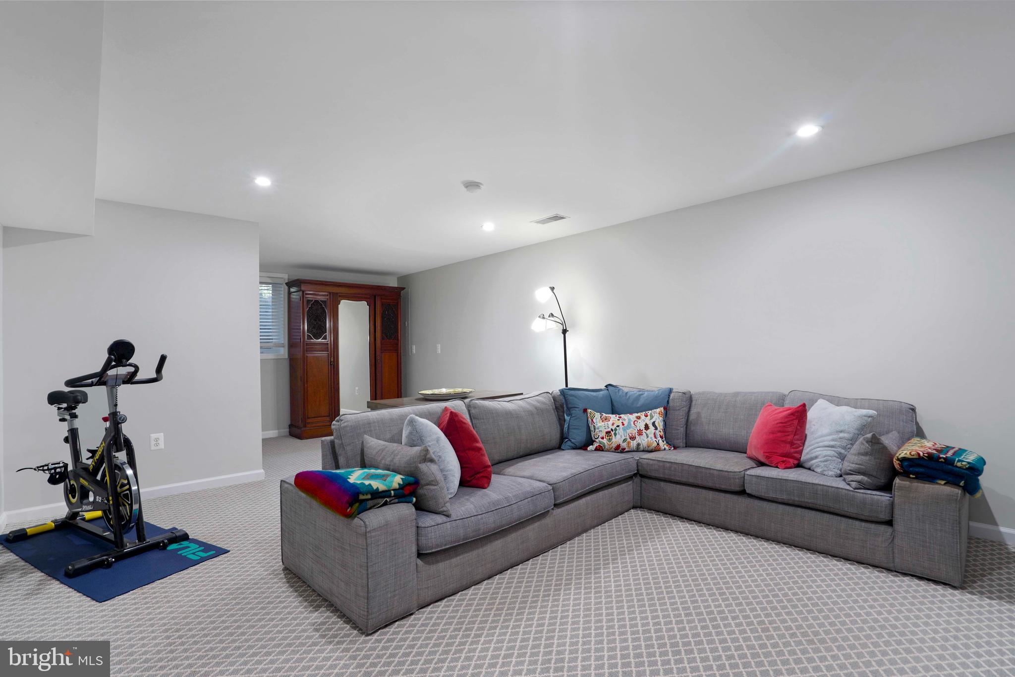 DYES OAKCREST - Residential