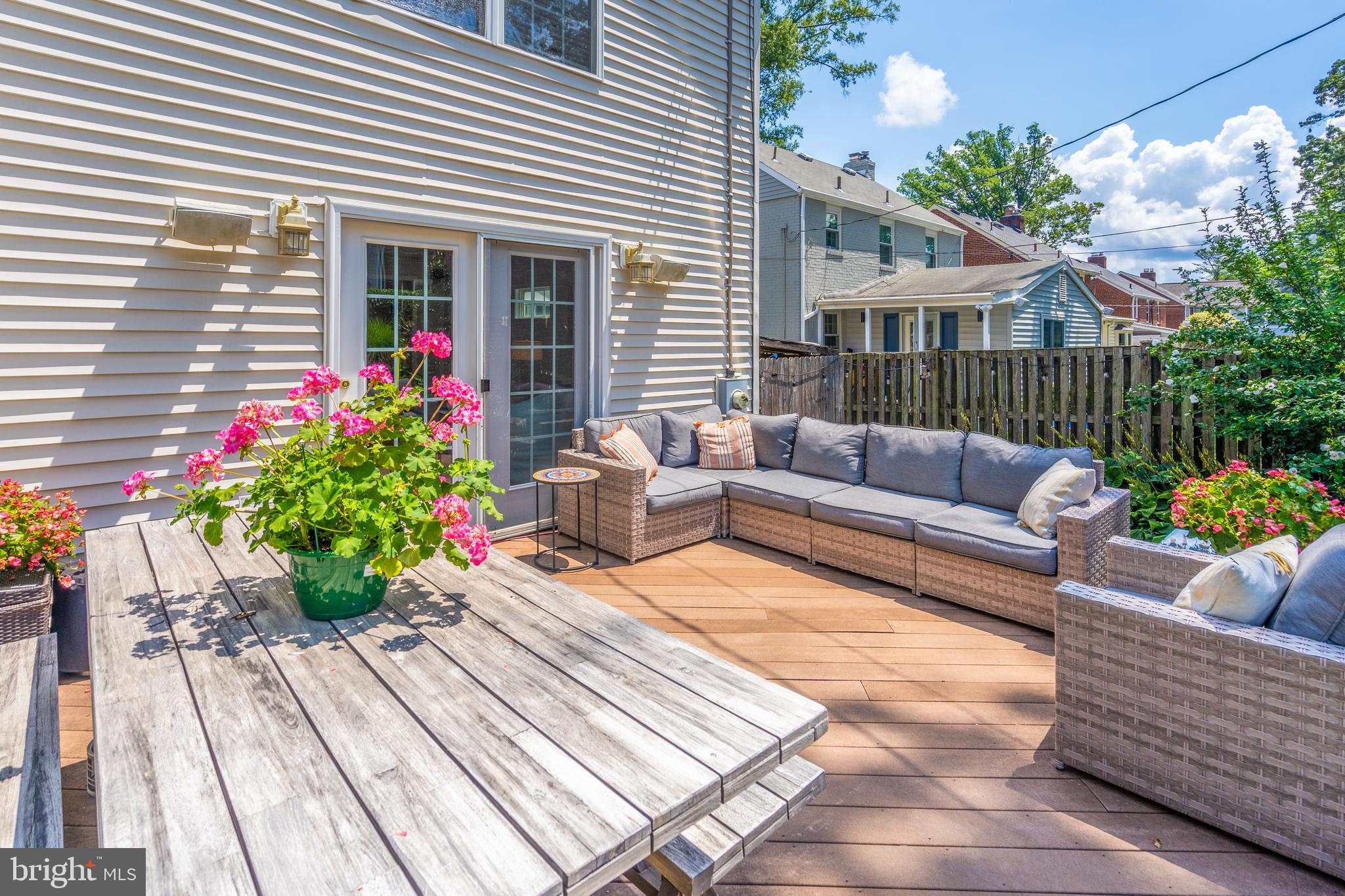 DYES OAKCREST - Residential