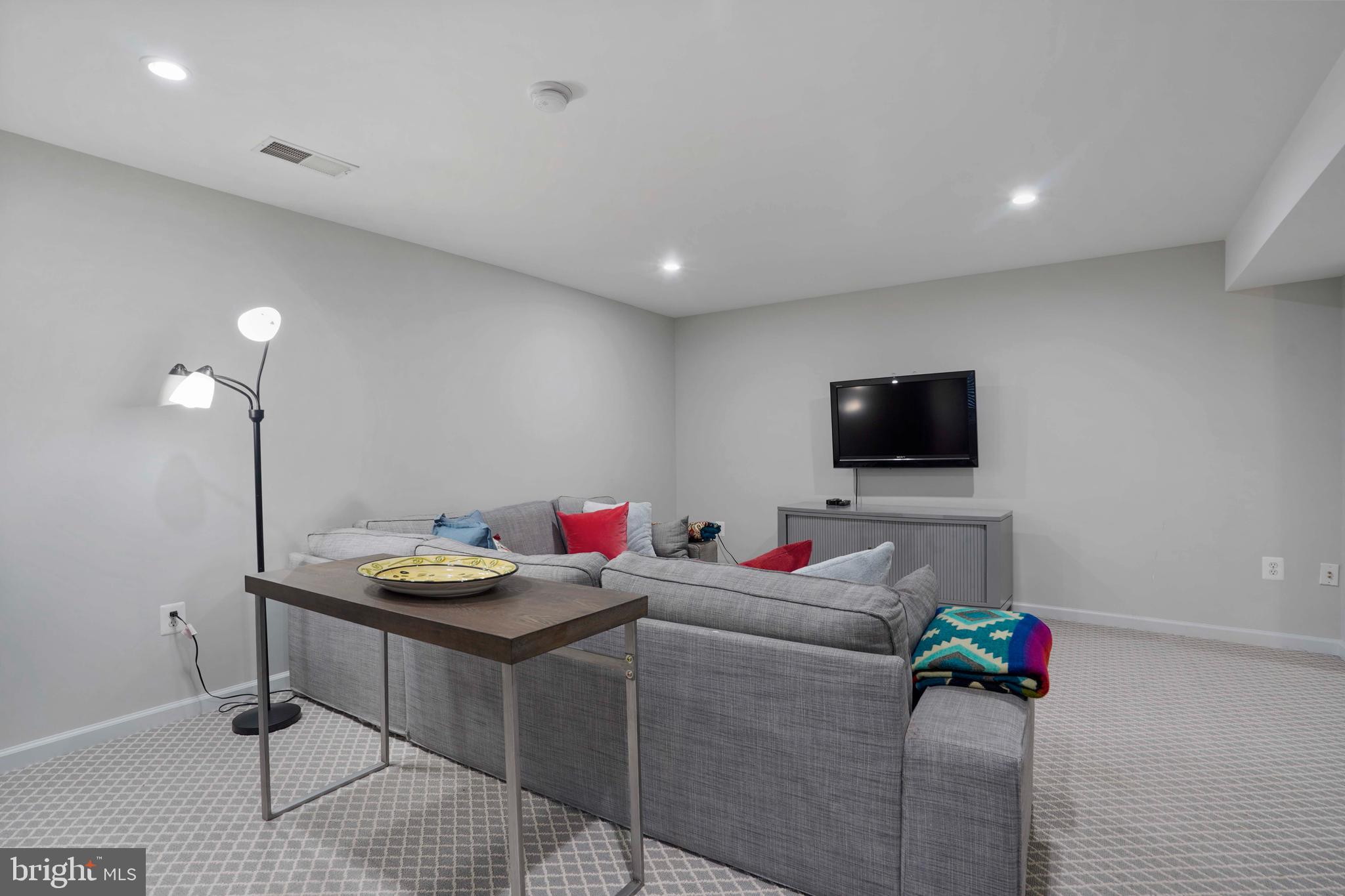 DYES OAKCREST - Residential