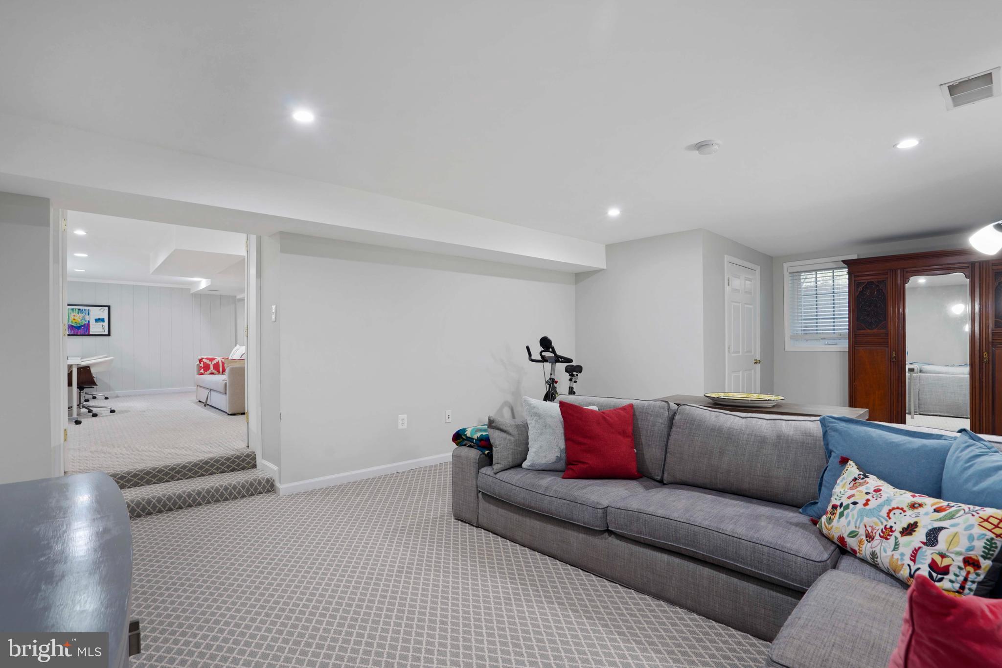 DYES OAKCREST - Residential