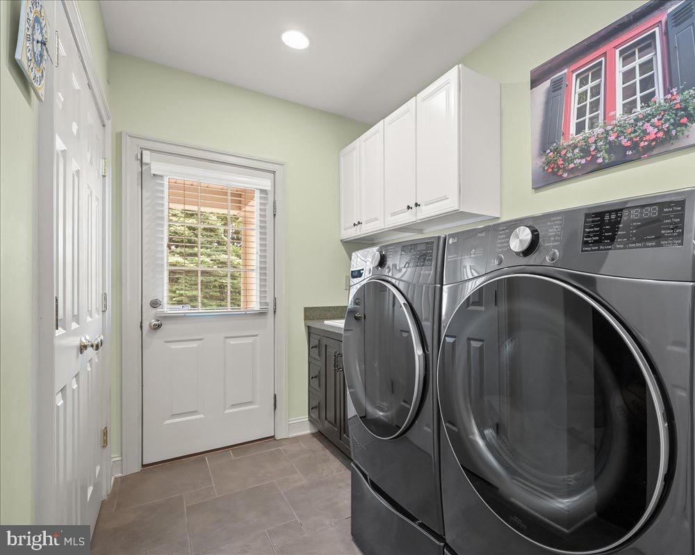 THE WARFIELDS - Residential