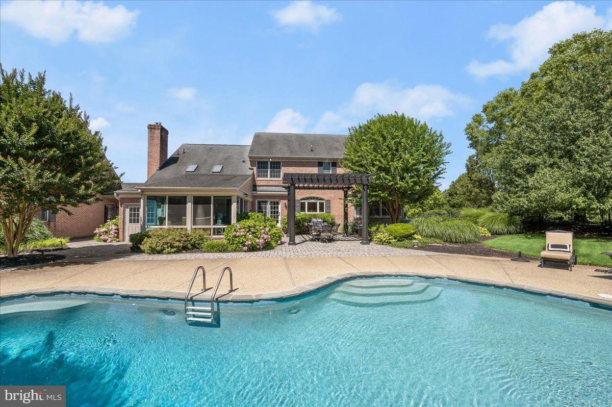 THE WARFIELDS - Residential