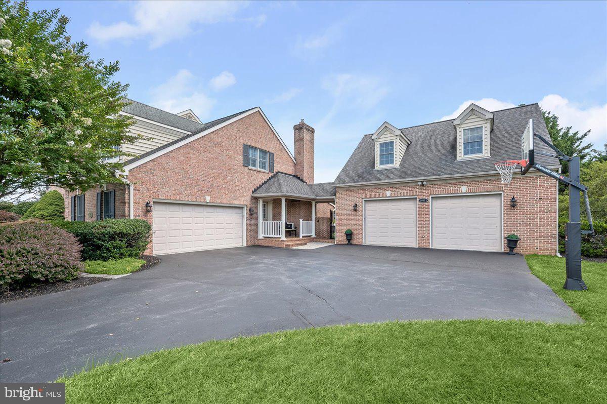 THE WARFIELDS - Residential