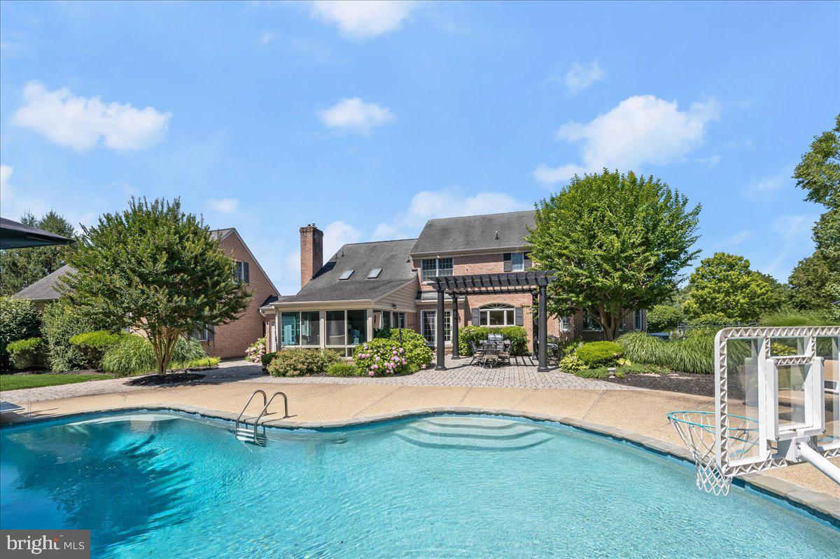 THE WARFIELDS - Residential