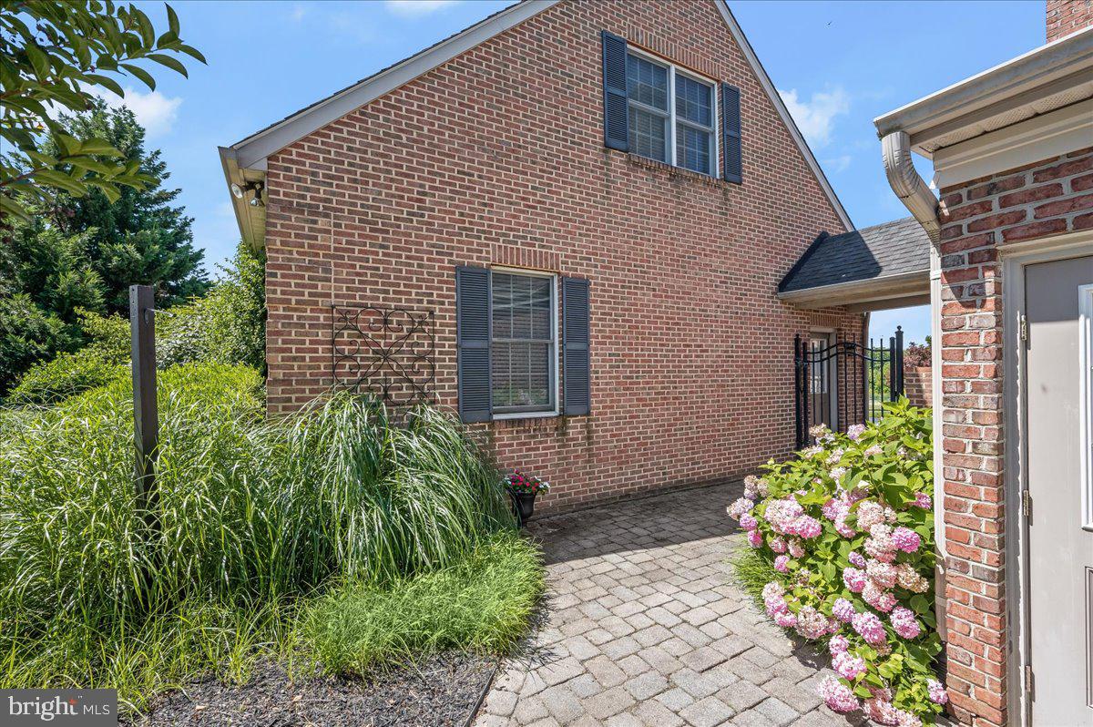 THE WARFIELDS - Residential