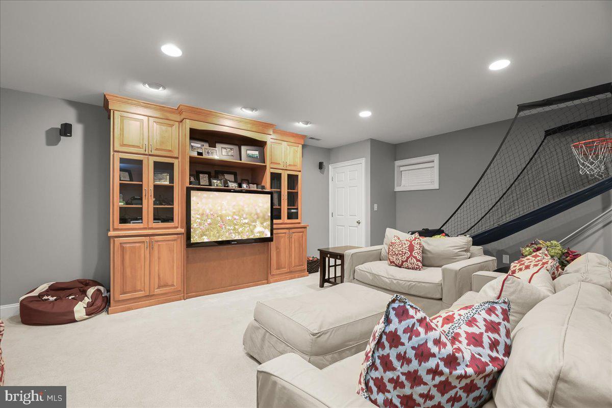 THE WARFIELDS - Residential