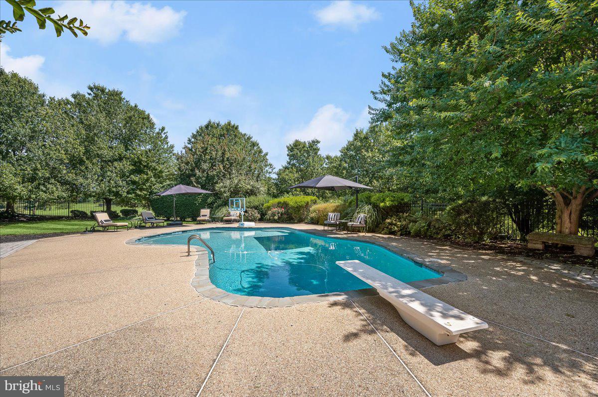 THE WARFIELDS - Residential