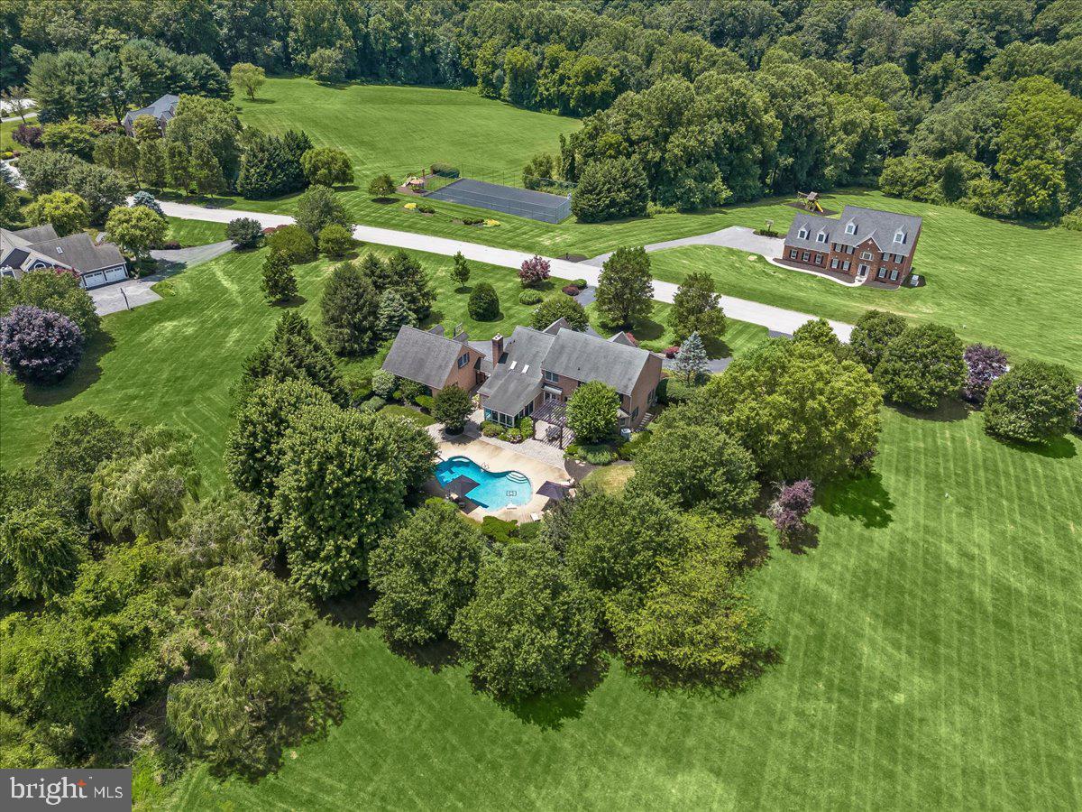 THE WARFIELDS - Residential