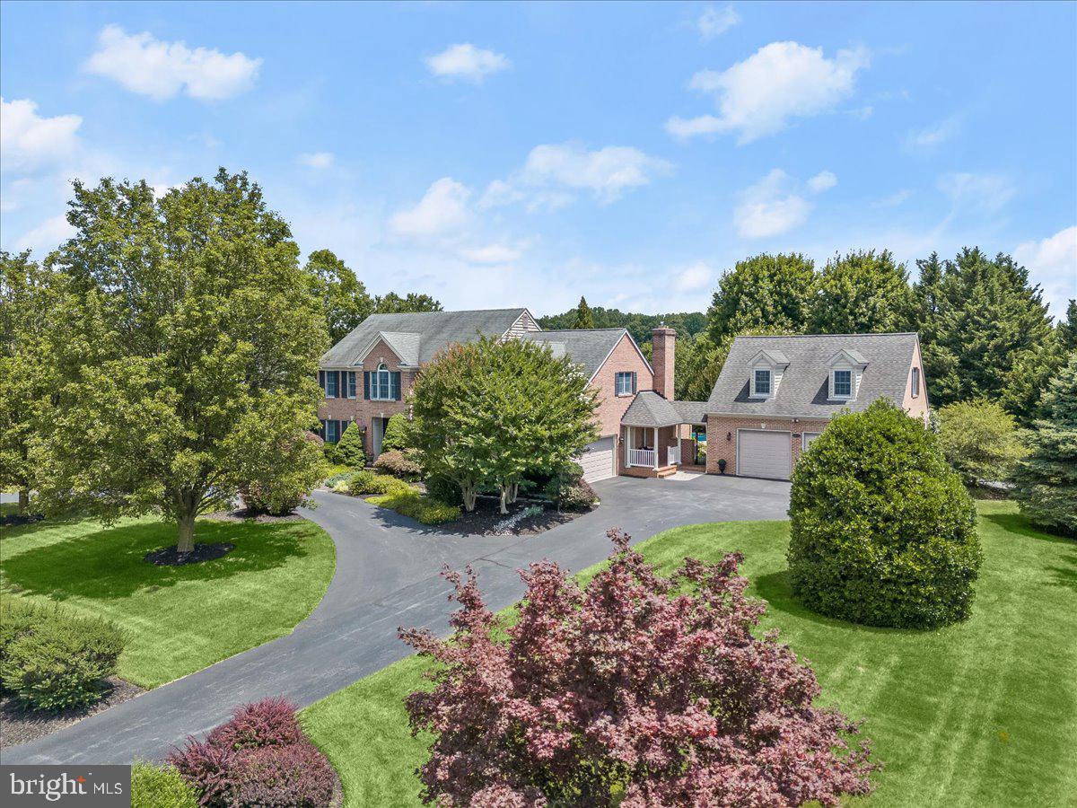 THE WARFIELDS - Residential