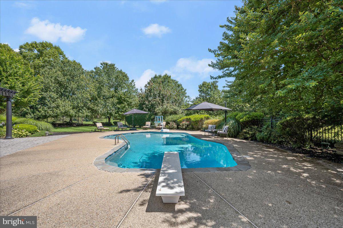 THE WARFIELDS - Residential