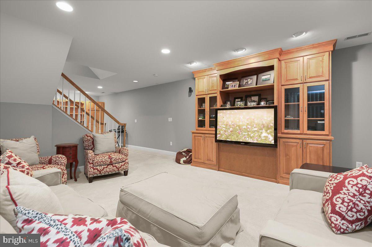 THE WARFIELDS - Residential