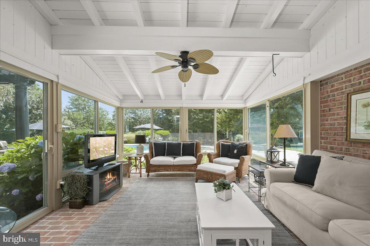 THE WARFIELDS - Residential