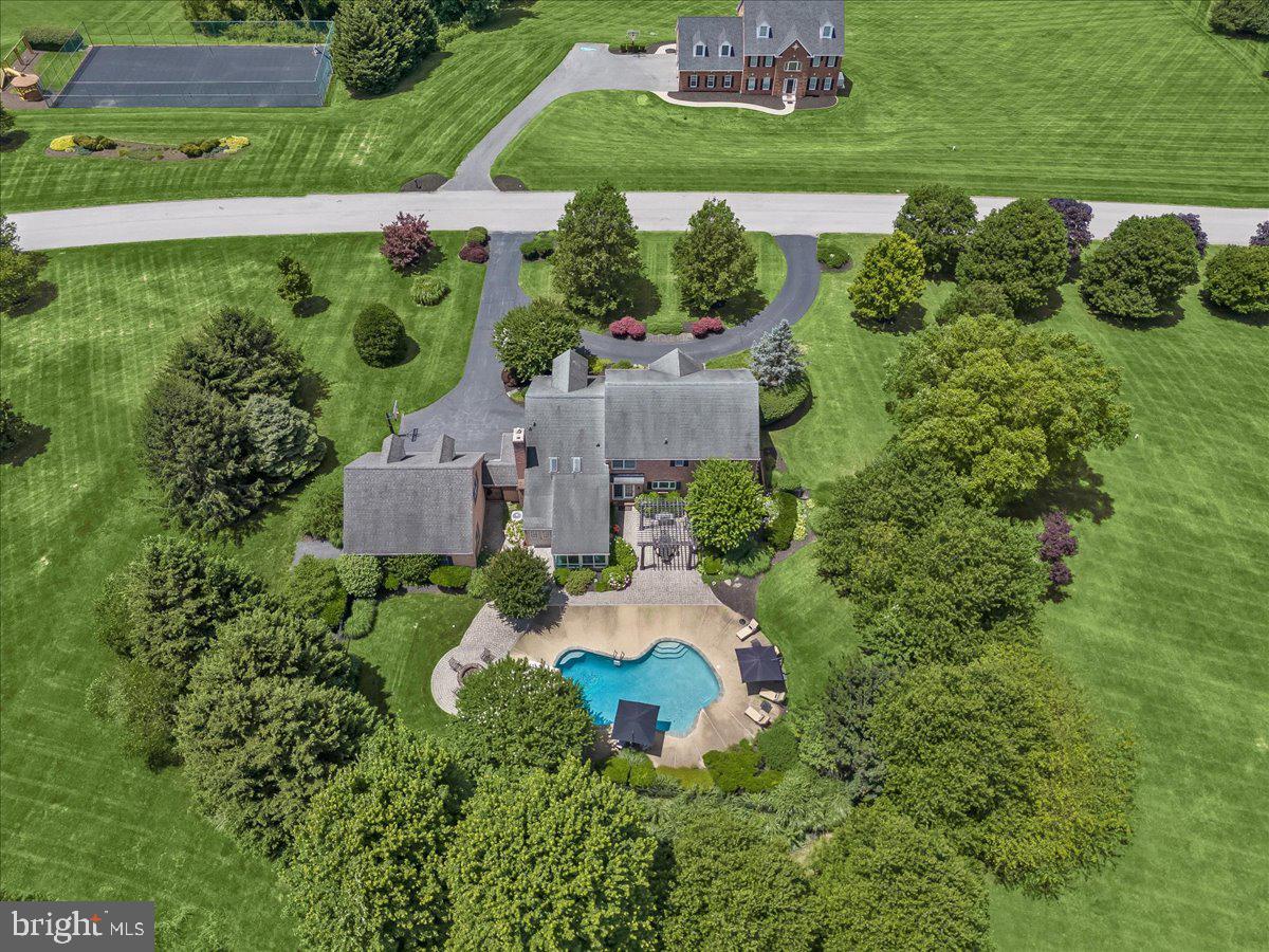 THE WARFIELDS - Residential