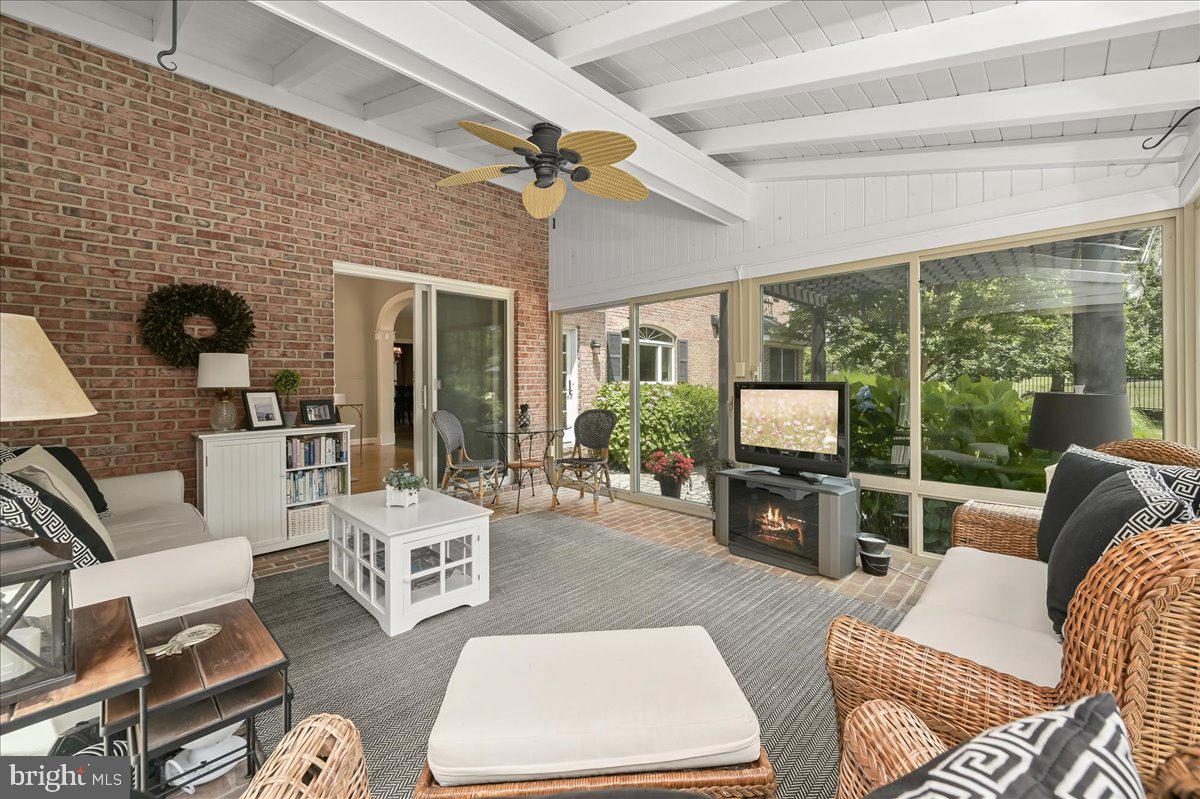 THE WARFIELDS - Residential