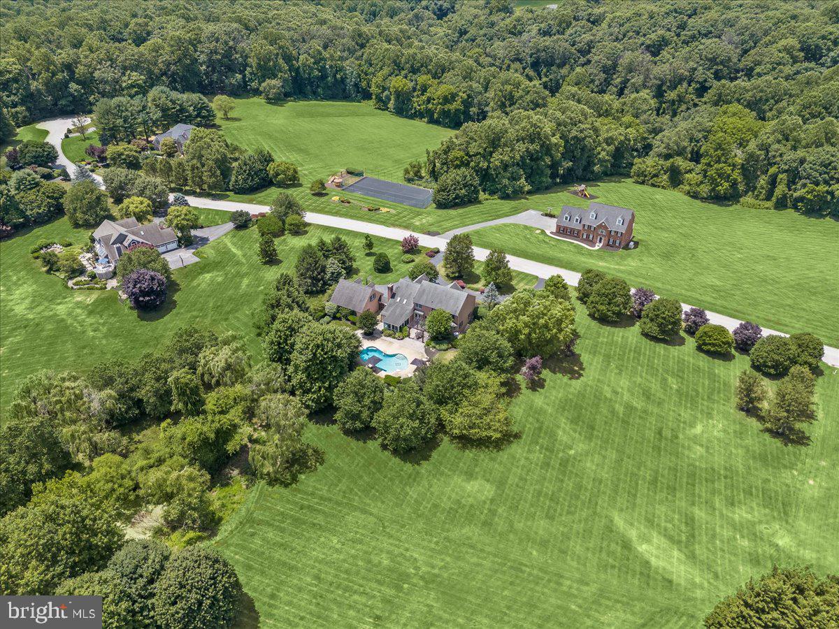 THE WARFIELDS - Residential