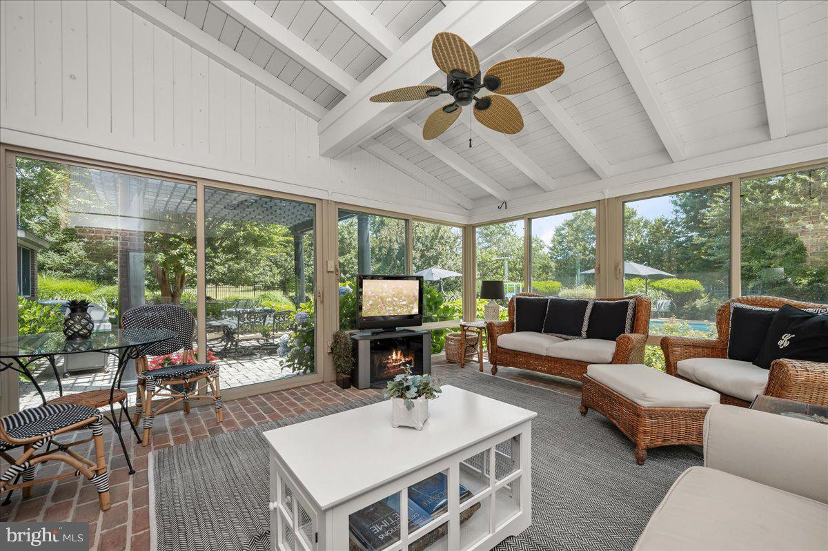 THE WARFIELDS - Residential