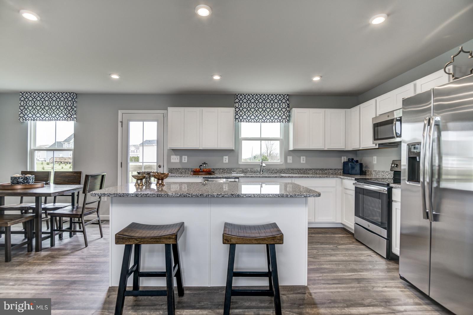 ROLLING HILLS - Residential