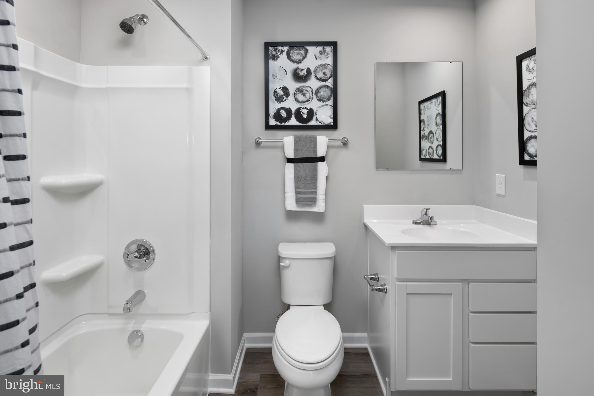 ROLLING HILLS - Residential