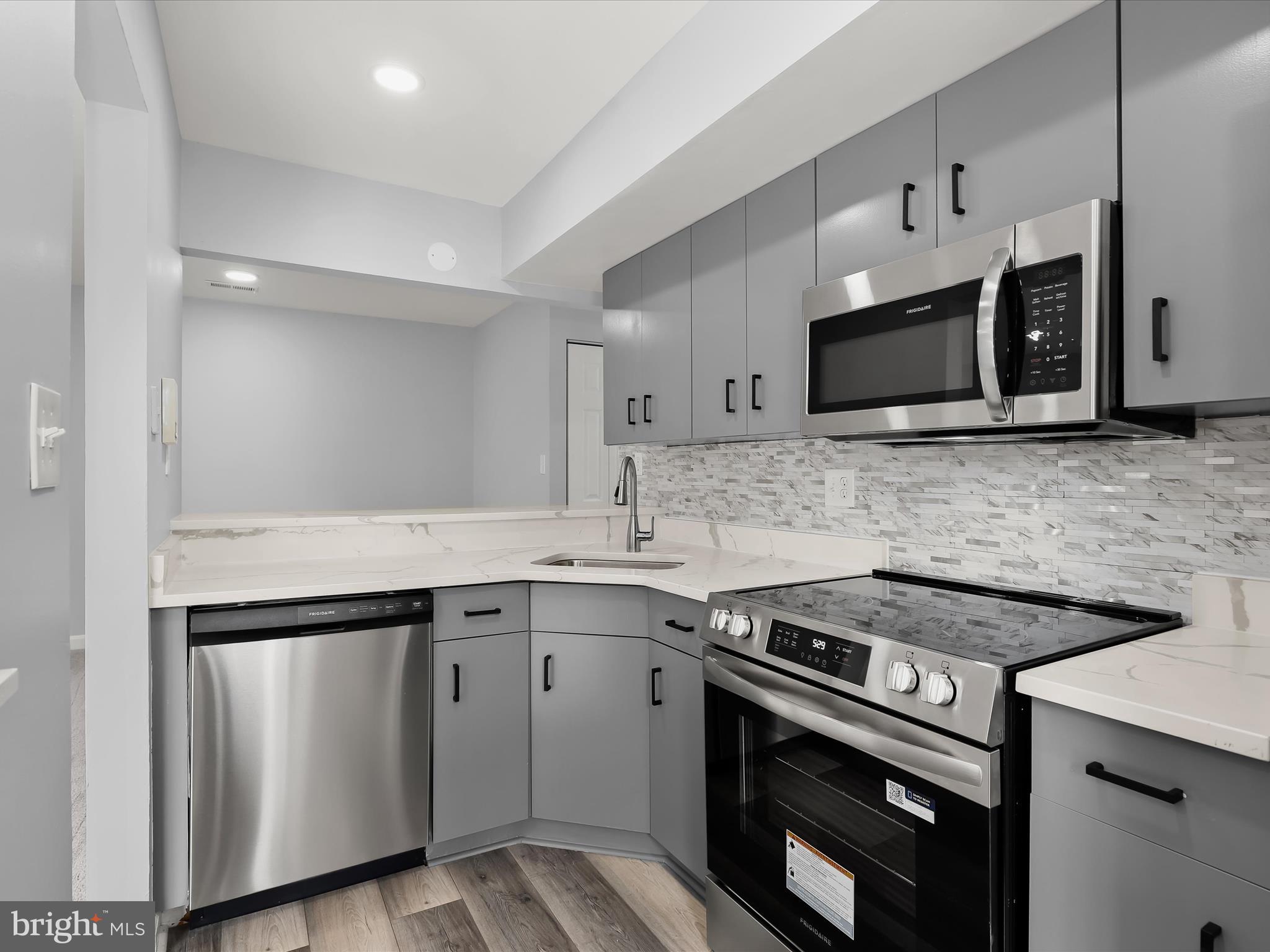 BERKLEIGH SQUARE - Residential
