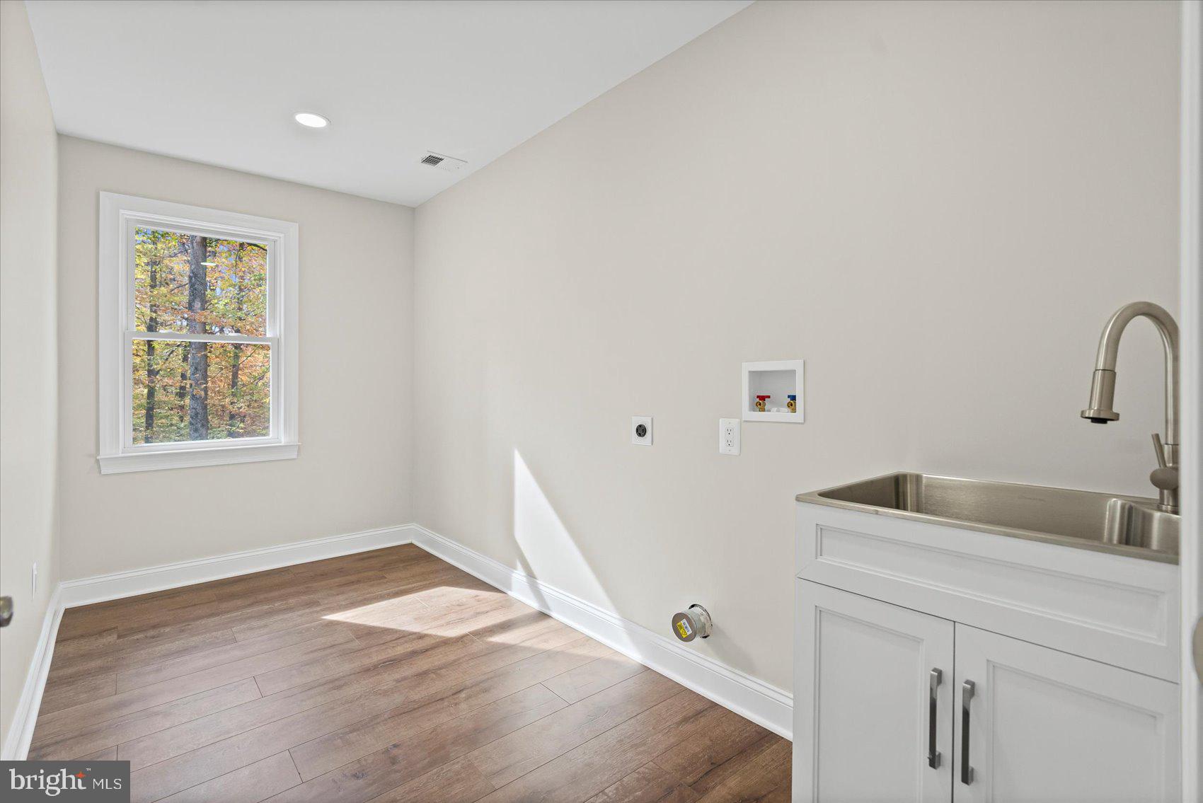 RIVER FALLS - Residential