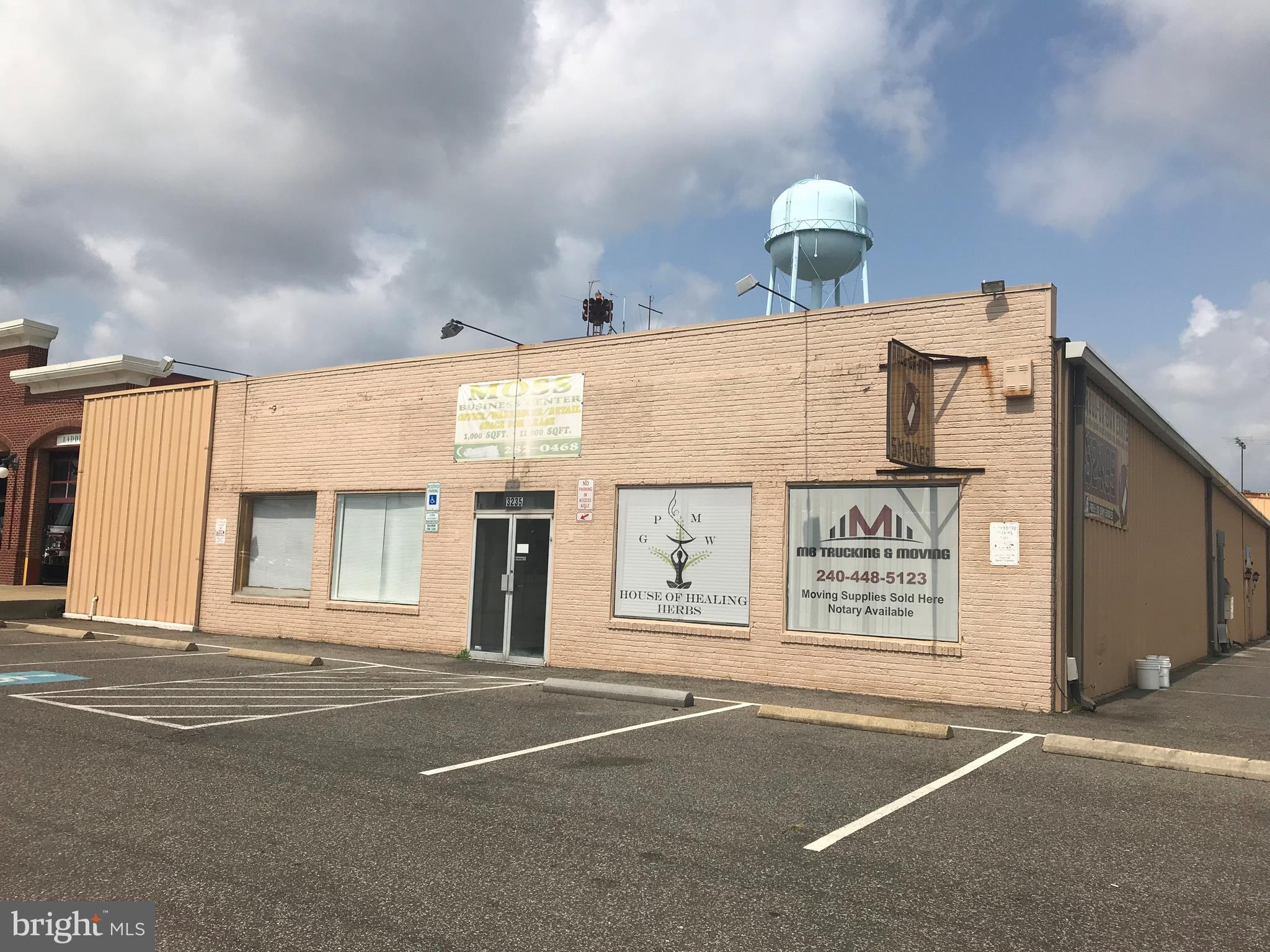 Individual Office (approx. 300 SF) in Moss Business Center II (Building closest to Fire Department) with Store Front Window facing Old Washington Road. Office located to LEFT of the main entrance off of Old Washington Road. Shared Common Area & Restroom. Tenant responsible for internet, cable, phone and in-suite janitorial.