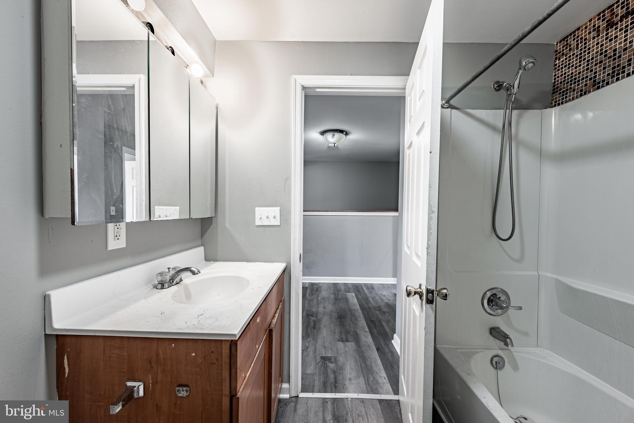 SANDTOWN-WINCHESTER - Residential