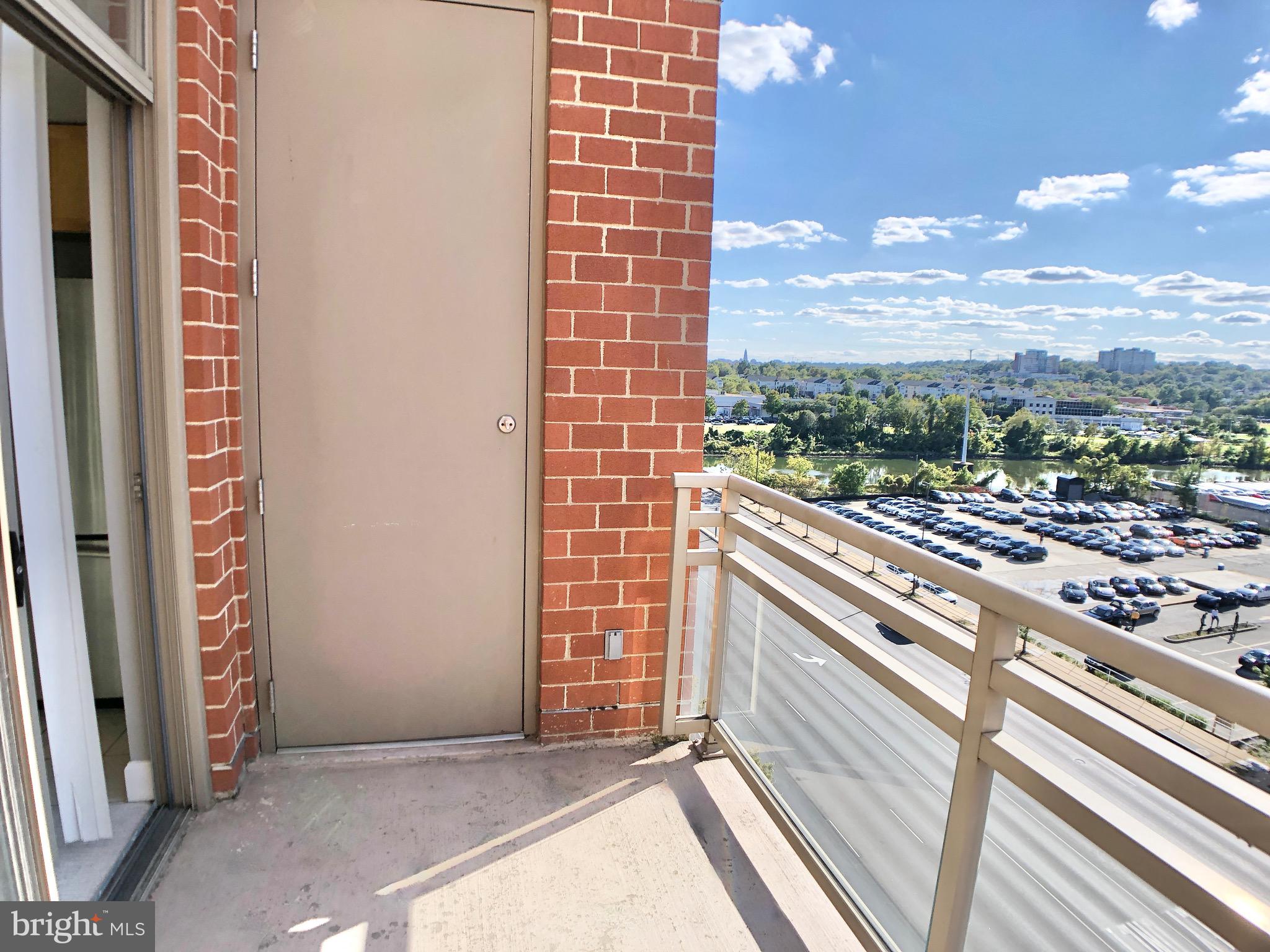 CRYSTAL CITY - Residential Lease