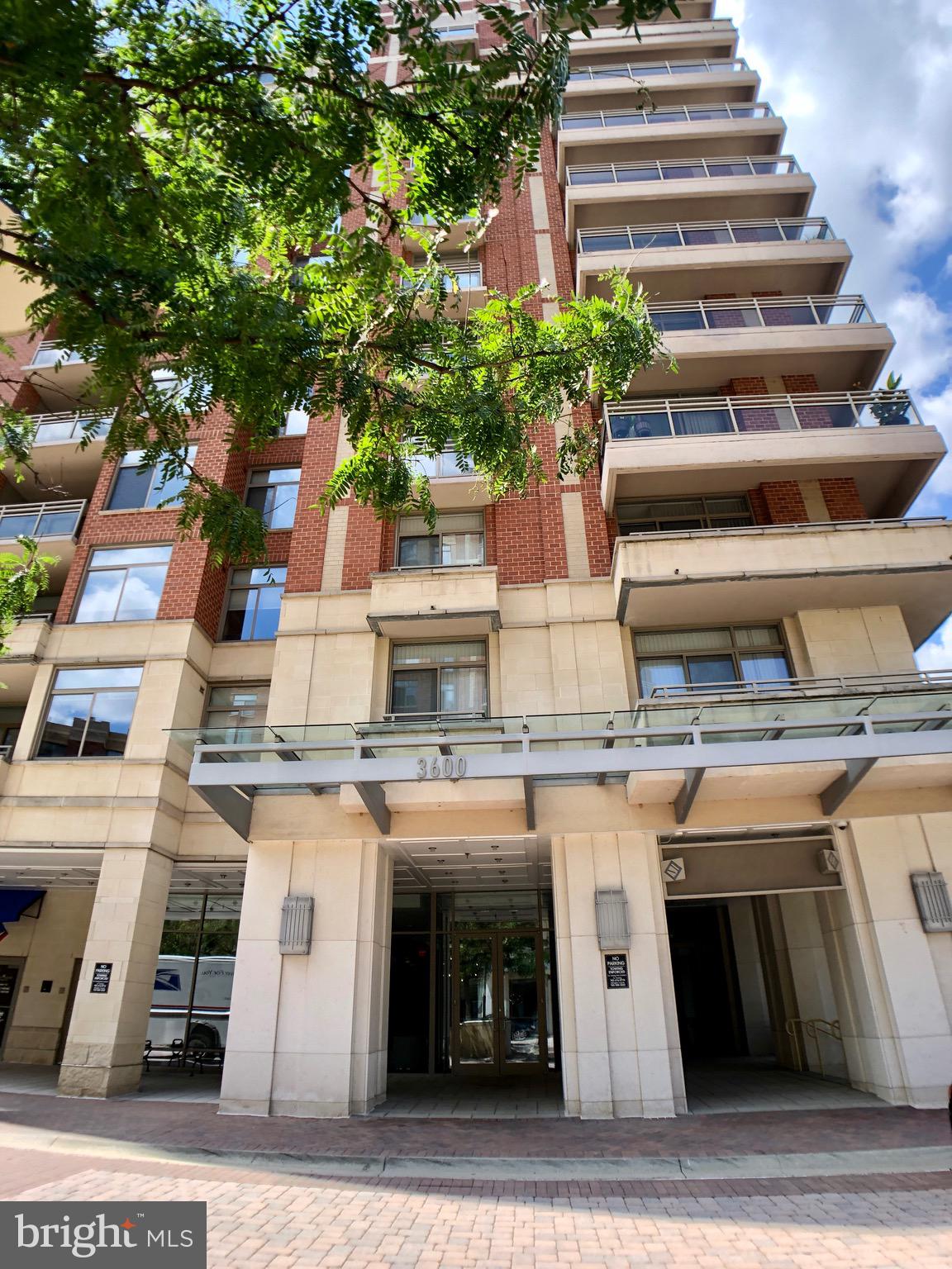 CRYSTAL CITY - Residential Lease