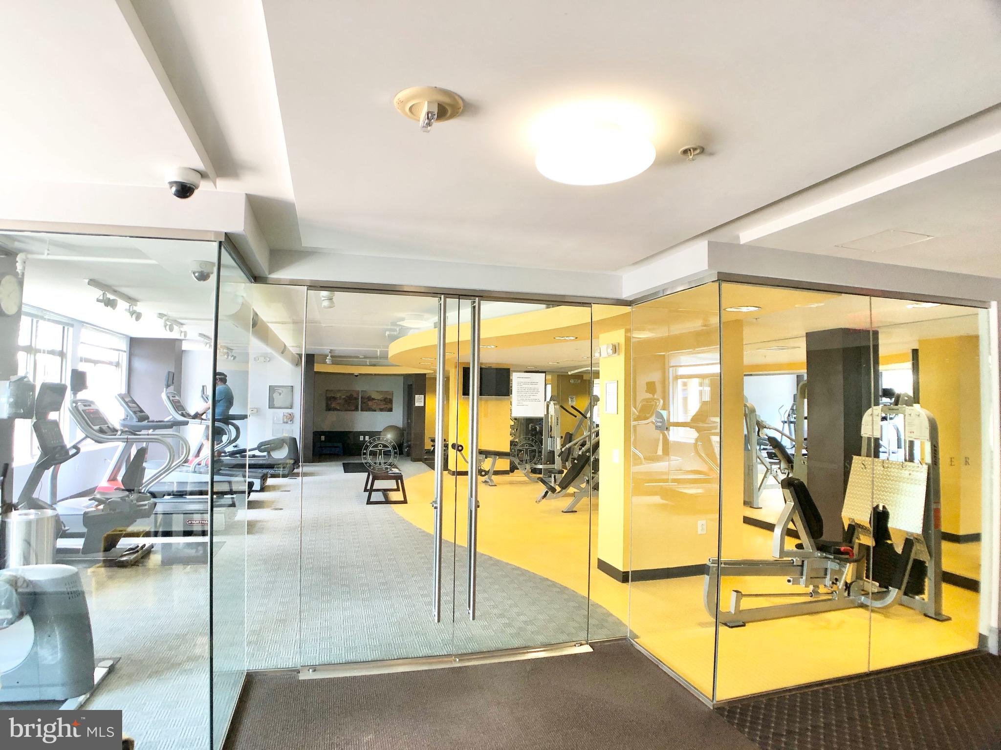 CRYSTAL CITY - Residential Lease