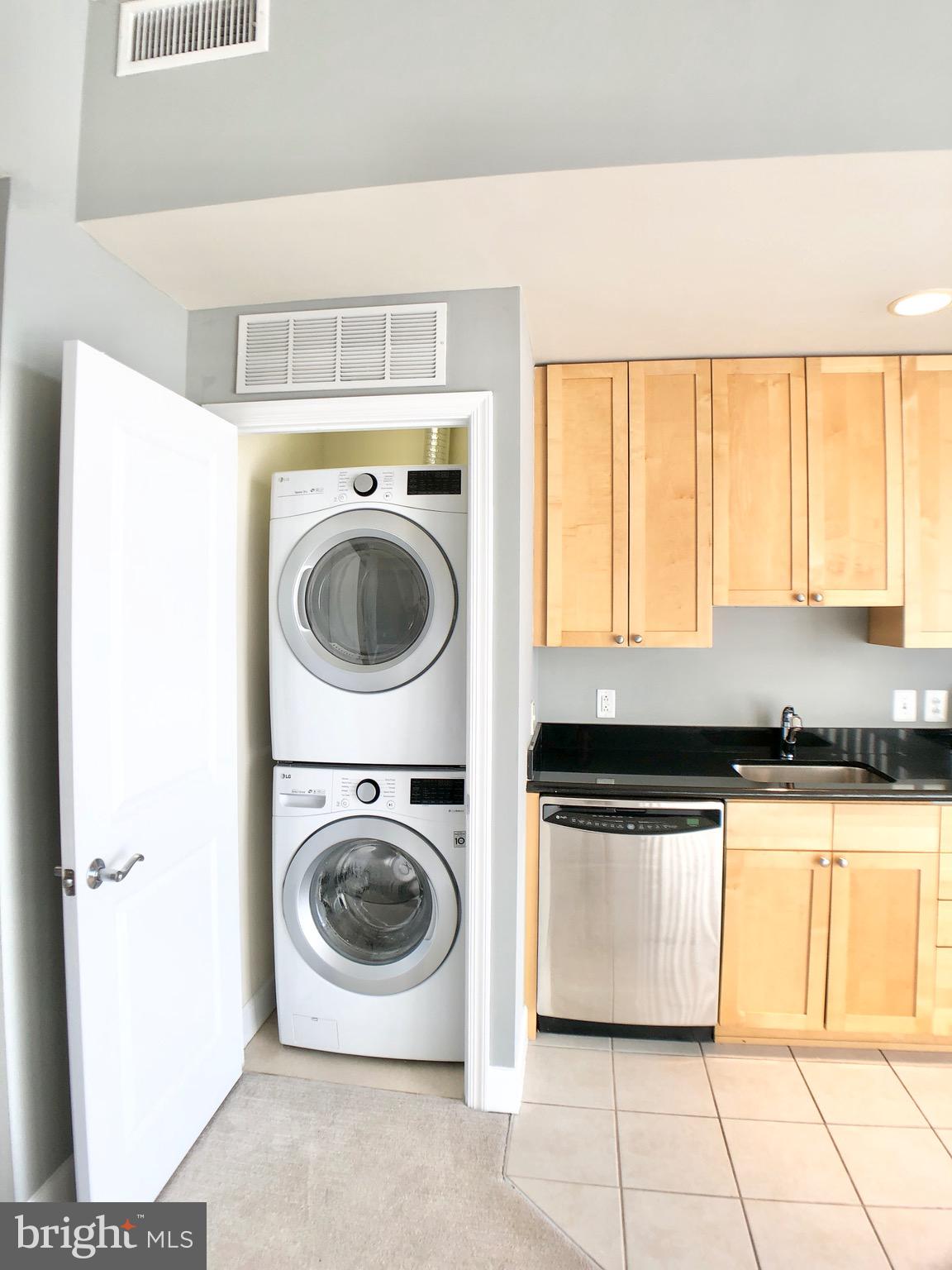 CRYSTAL CITY - Residential Lease