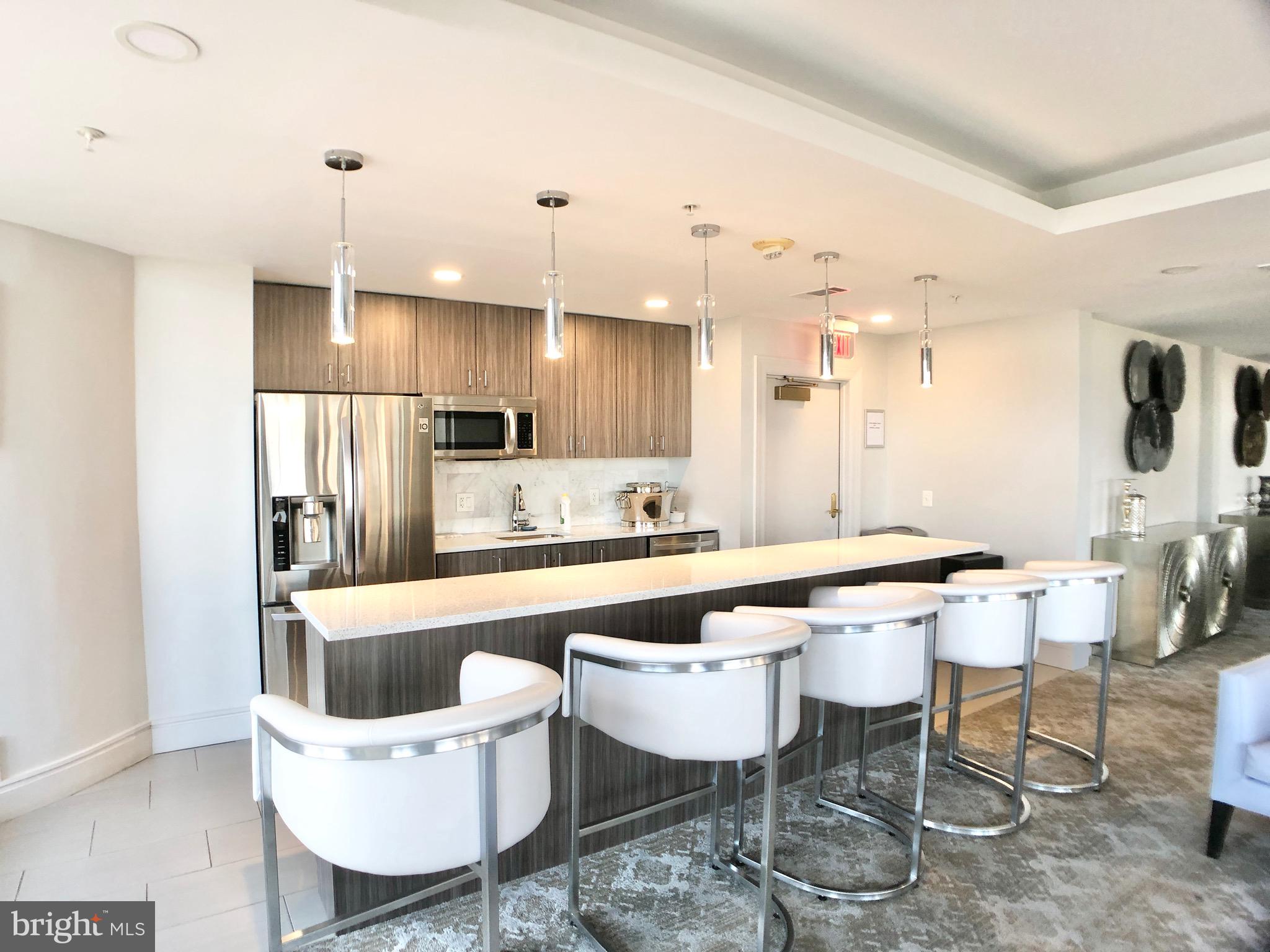 CRYSTAL CITY - Residential Lease