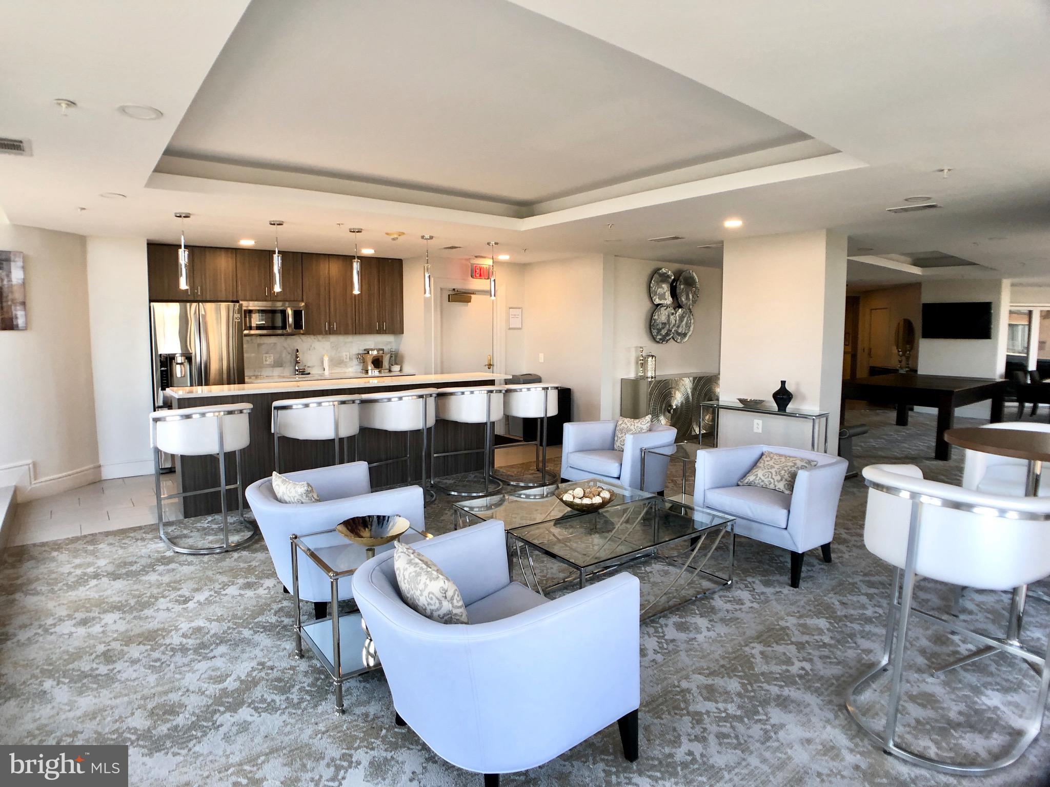 CRYSTAL CITY - Residential Lease