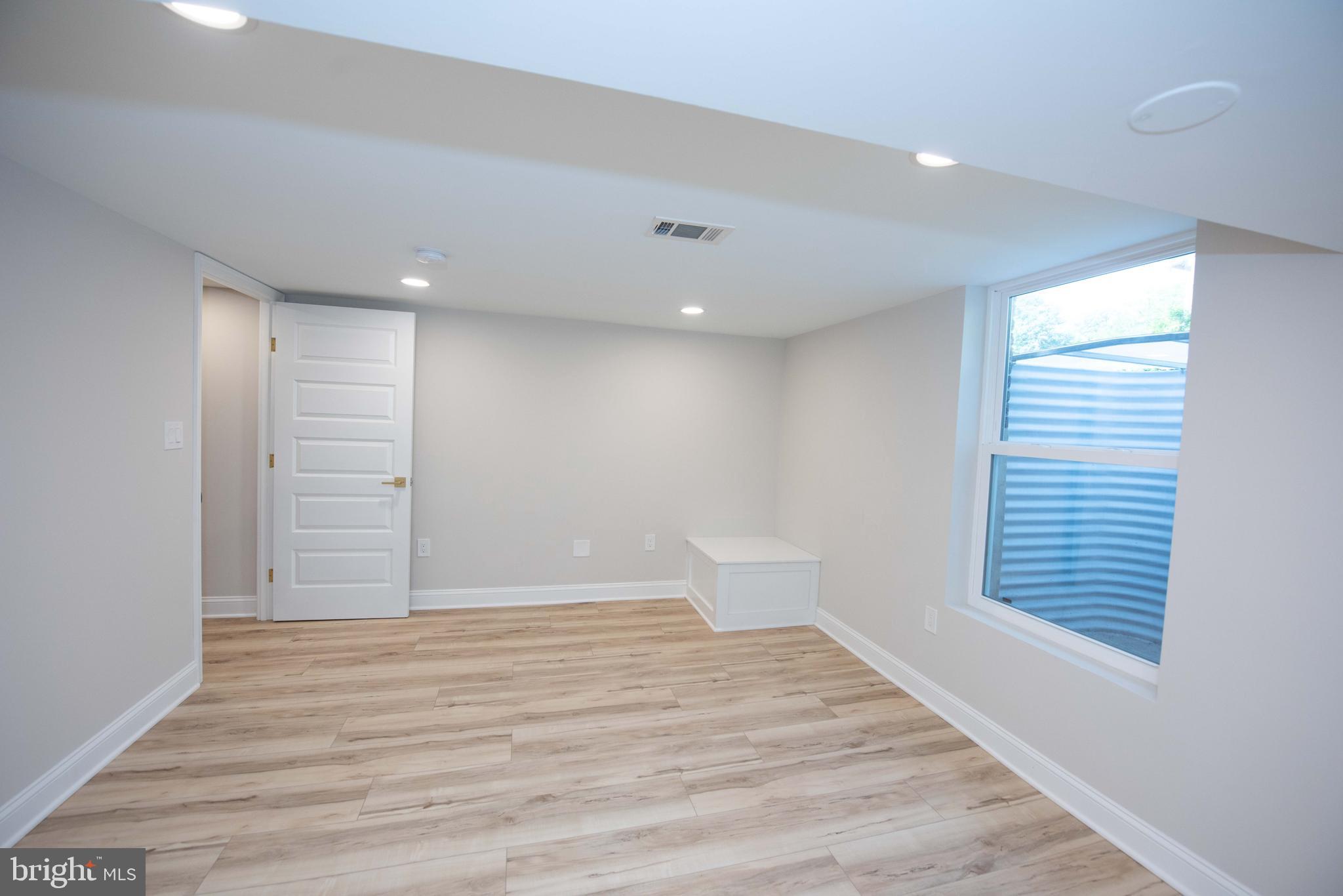 HOLLYWOOD - Residential Lease