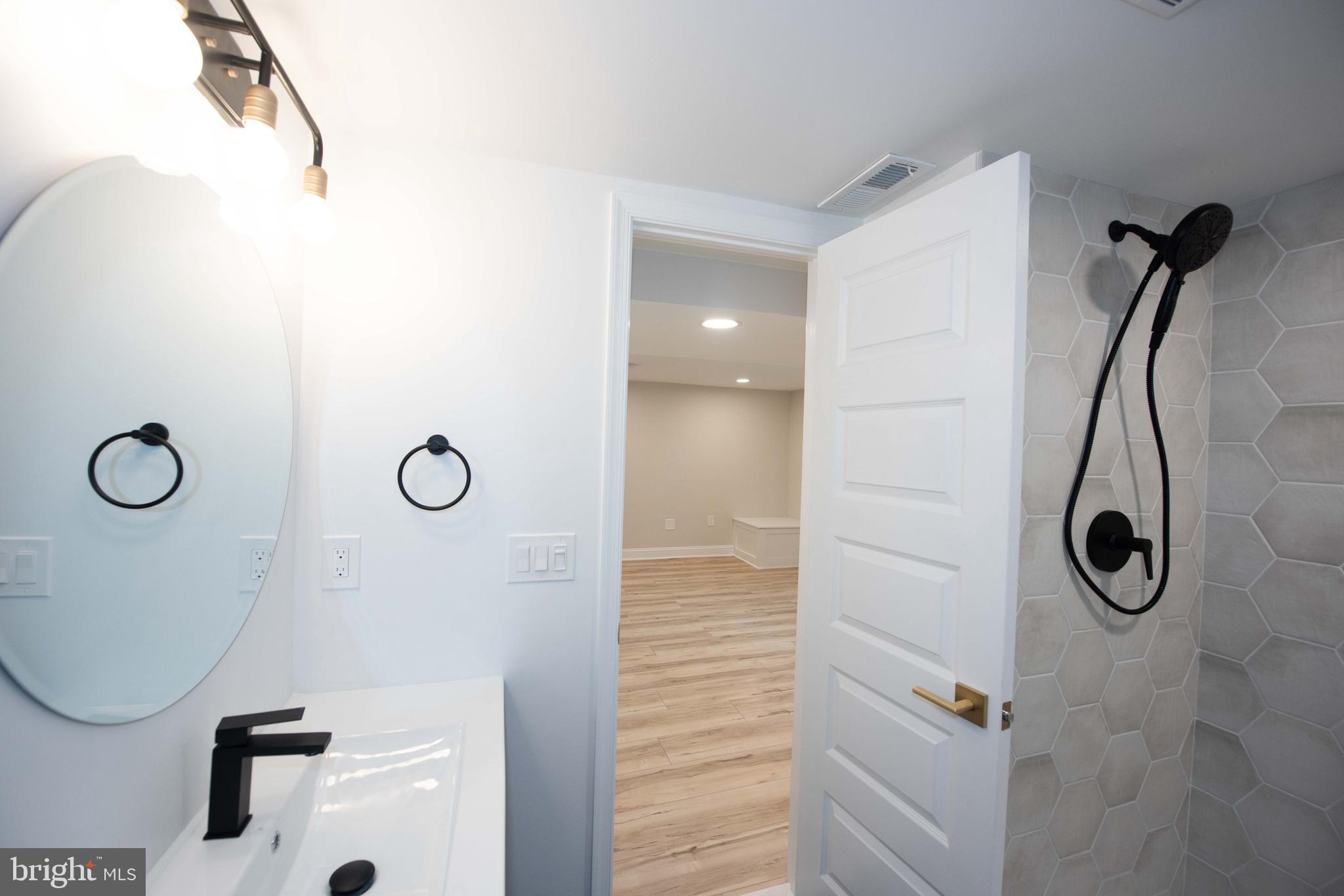 HOLLYWOOD - Residential Lease