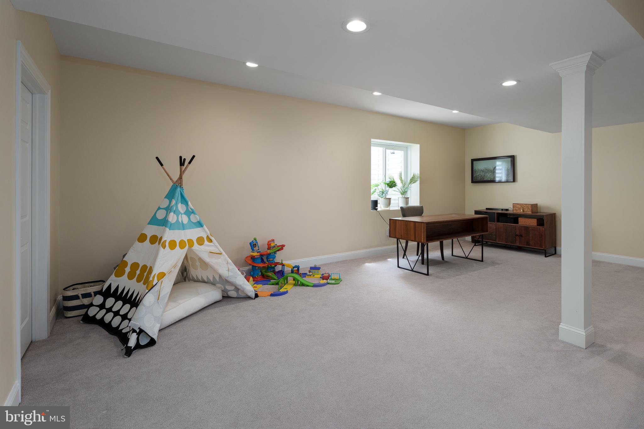 YARDLEY WALK - Residential