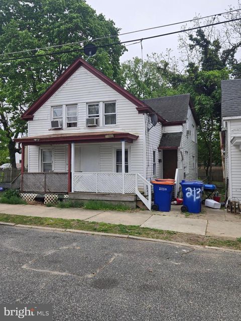 Townhouse For Sale - 215 D St St<br/> MILLVILLE, NJ 08332