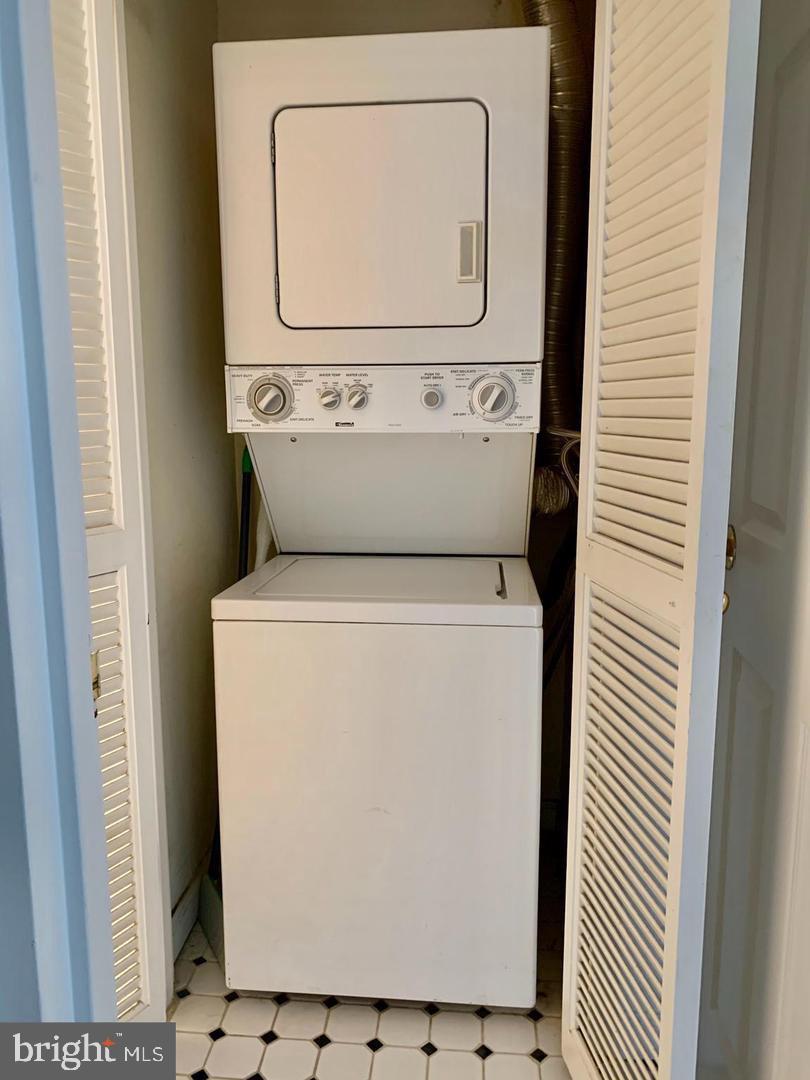 ENCORE OF MCLEAN - Residential Lease