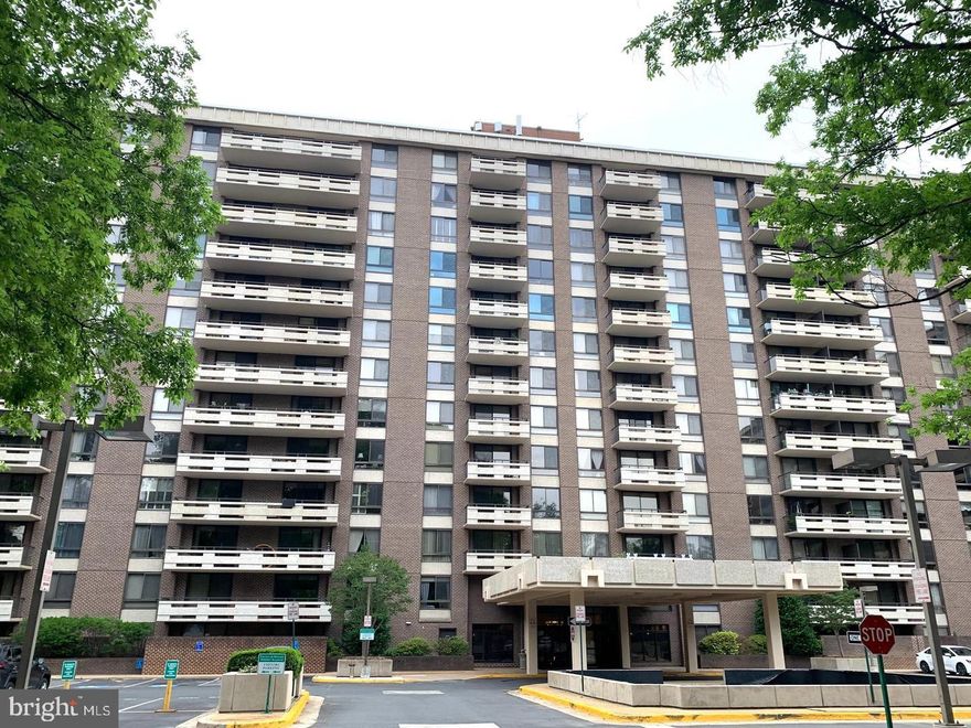 Pristine one bedroom One bath Condo on the 9th floor with an amazing view, unit has a stackable washer/dryer and walk in closet. This beautiful unit is full of daylight with big balcony. Very nice hardwood floor, and new windows .The Encore of McLean is a gated community with 24 hour security and front desk reception. This community is very close to Tysons Metro station and McLean Metro Station, close to Tyson corner mall, shops and restaurant and Wegmans. There are three outdoor pools, GYM, Library and one reserve car parking. Unit has an extra Bin storage # 135.