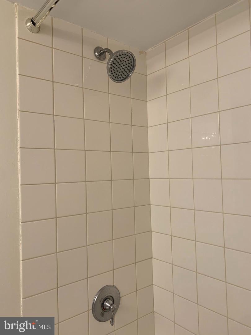 ENCORE OF MCLEAN - Residential Lease