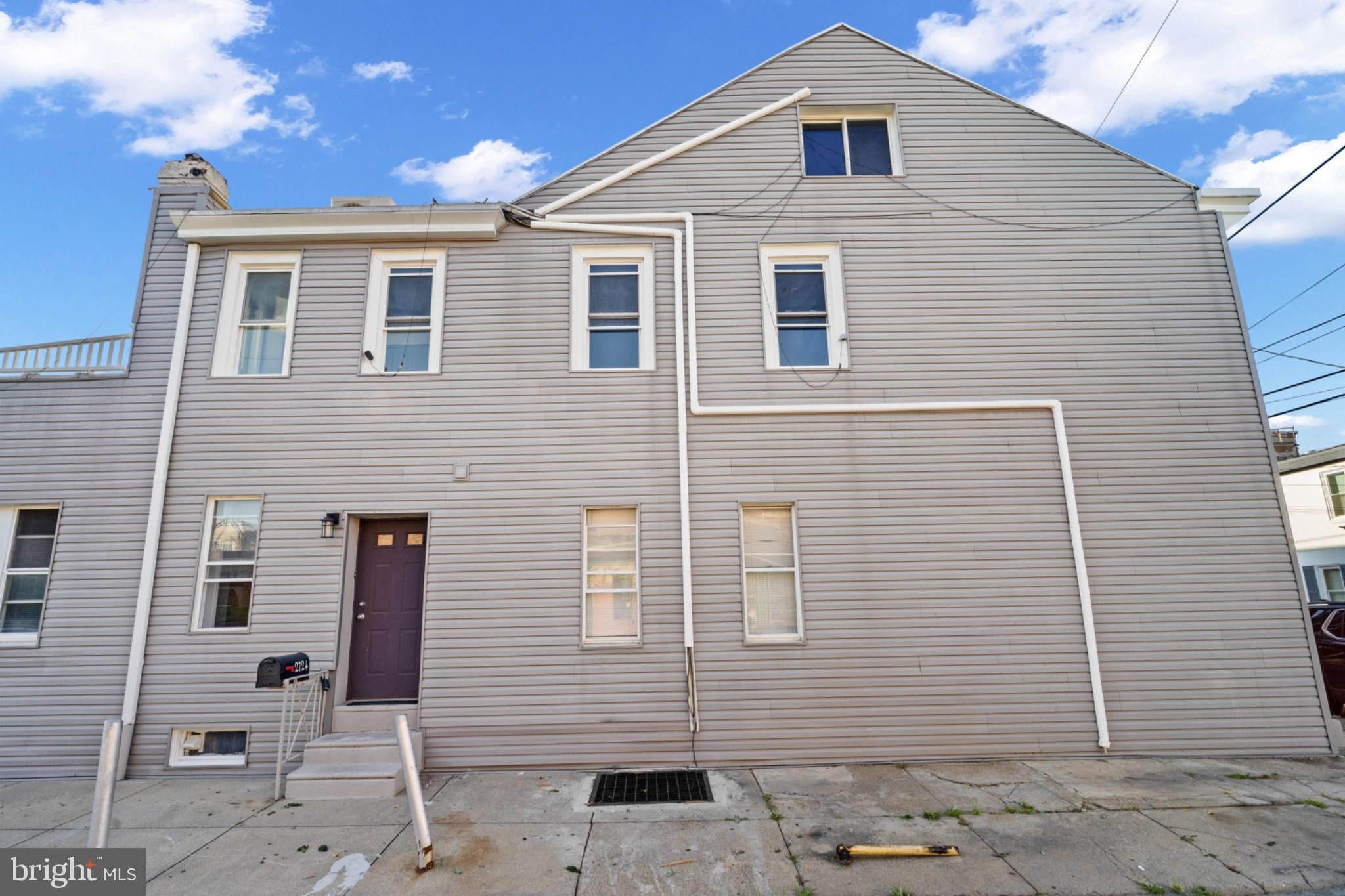 2724 ASH STREET