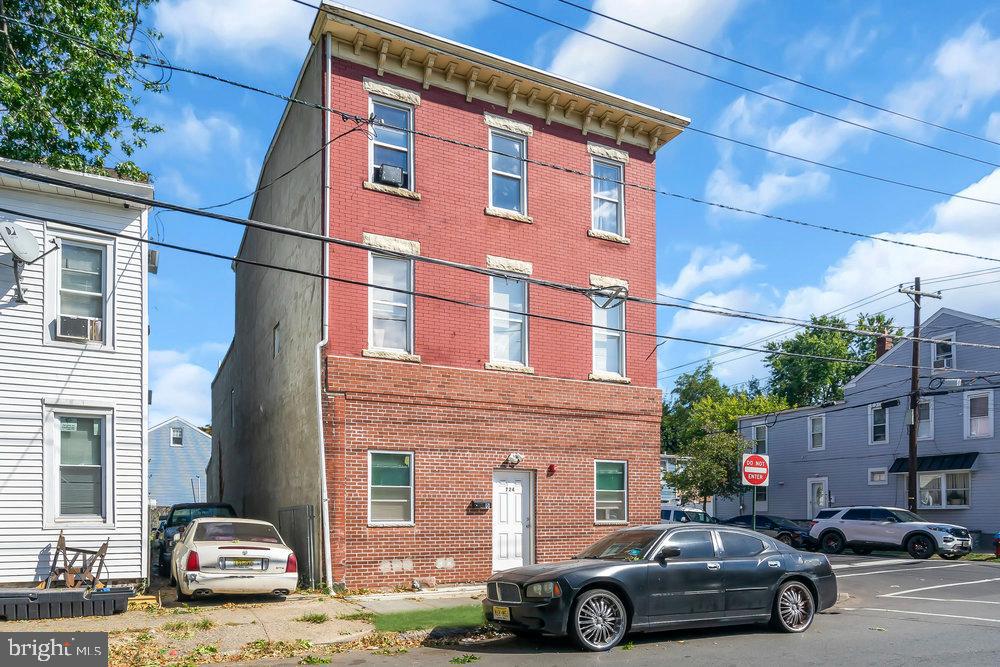 724 DIVISION STREET