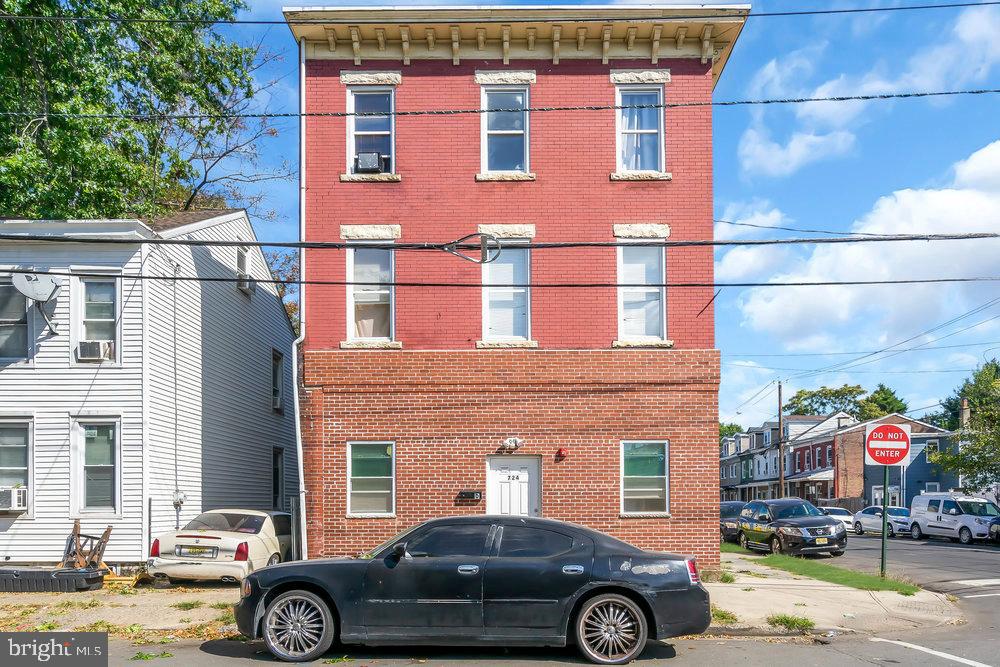 724 DIVISION STREET