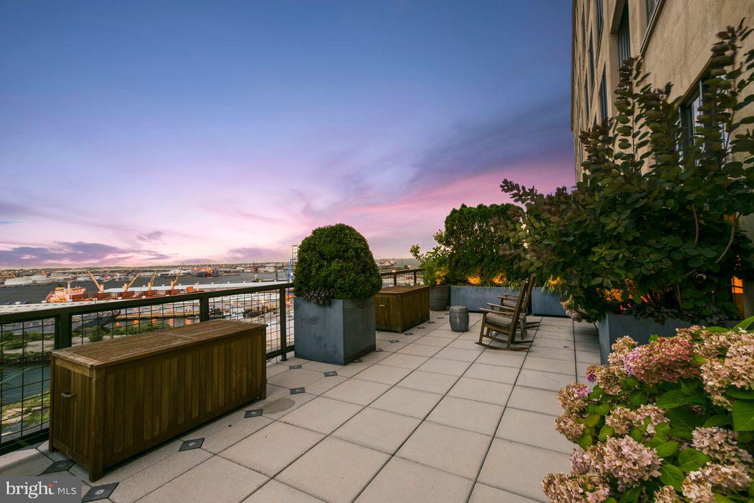 LOCUST POINT - Residential