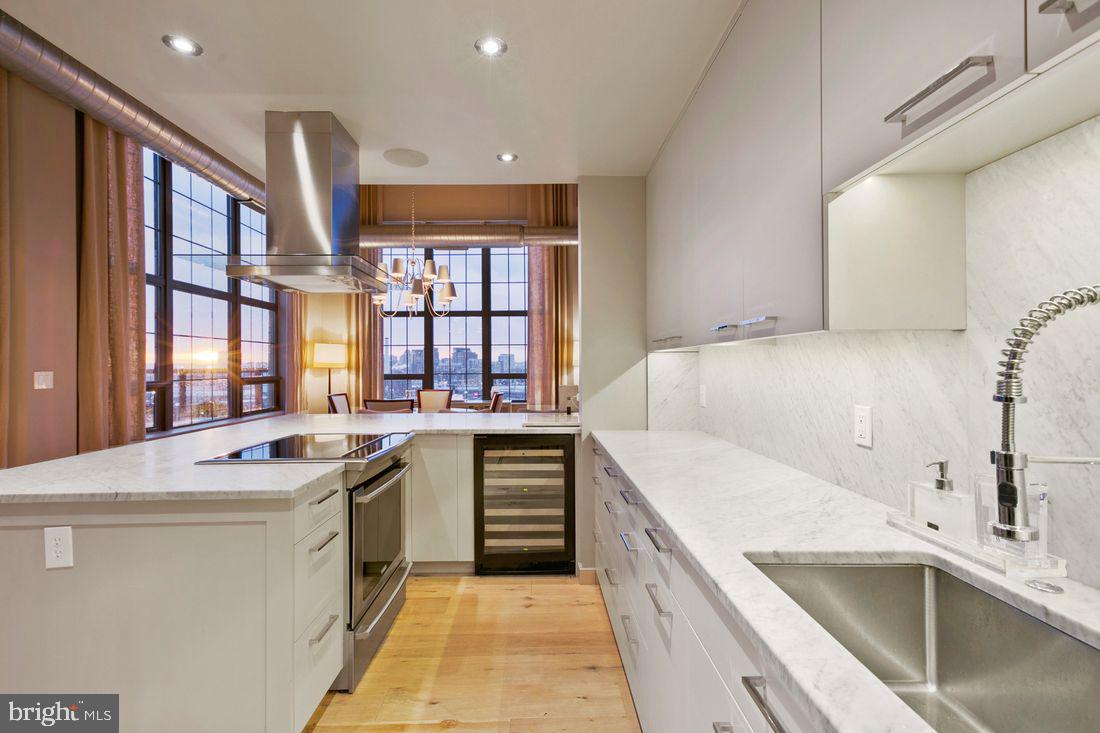 LOCUST POINT - Residential