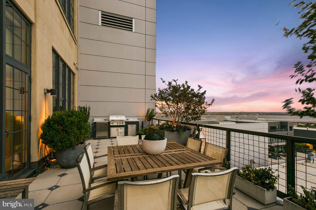 LOCUST POINT - Residential