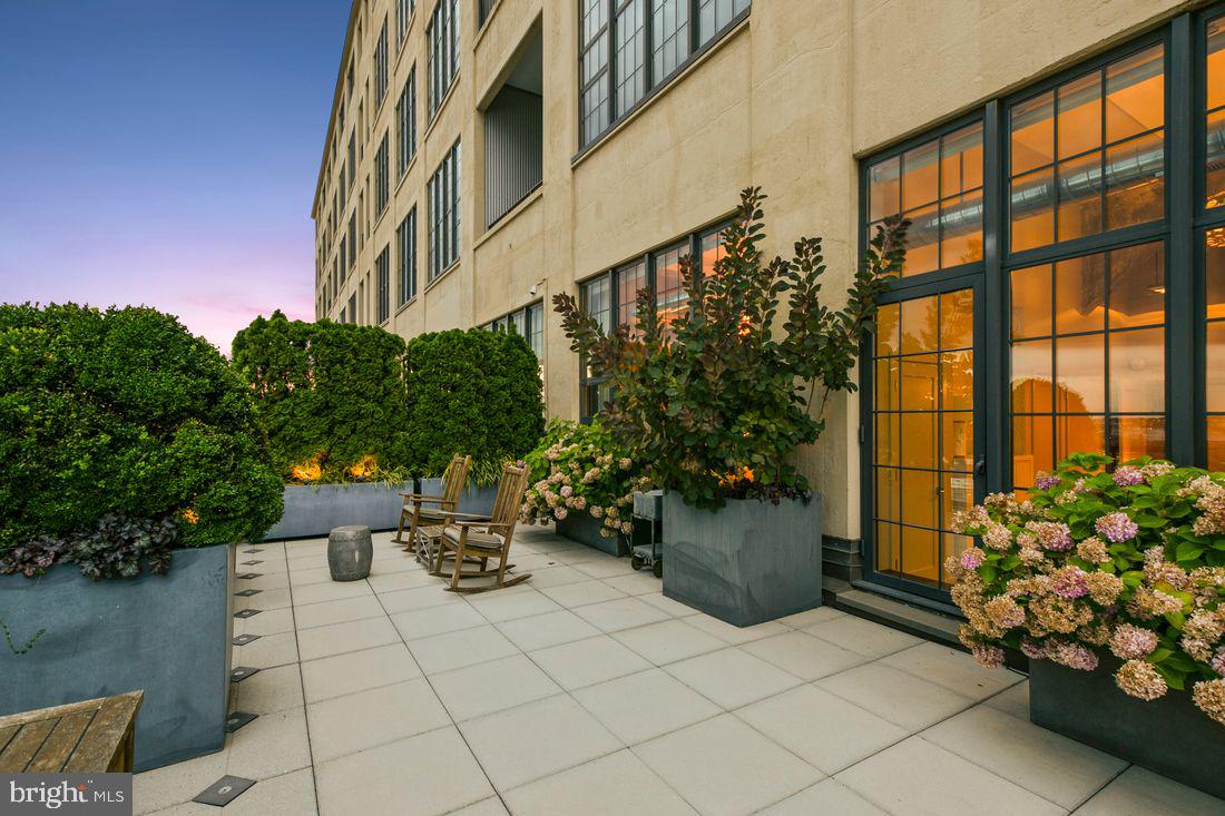 LOCUST POINT - Residential