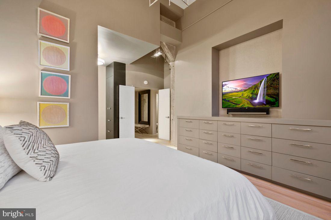 LOCUST POINT - Residential