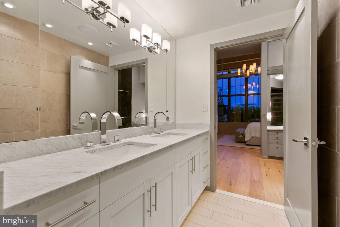 LOCUST POINT - Residential