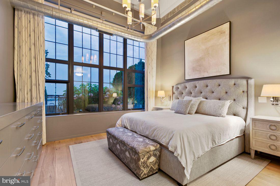 LOCUST POINT - Residential